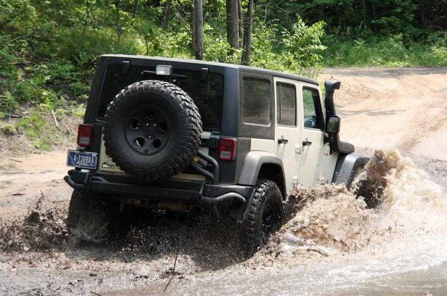  Jeep Wrangler Hemi AEV 2011 года  (фото 46 из 58)